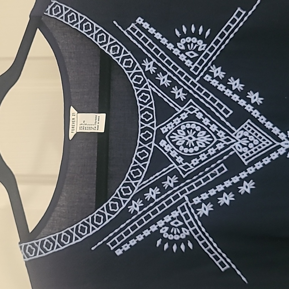 Embroidered blouse - Picture 2 of 3